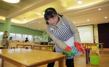 中班幼儿园保育员工作总结8篇