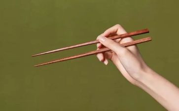 中班《我会用筷子》教案8篇